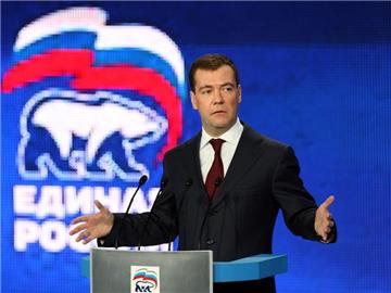 Führungsrolle behauptet: Die Partei Geeintes Russland von Regierungschef Medwedew liegt in fast allen Gebieten vorne. Foto: Anatoly Maltsev