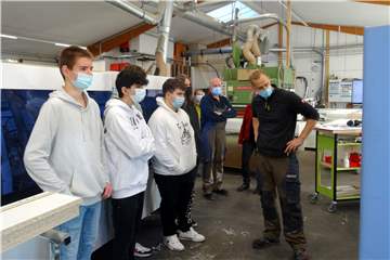 Fünf Schüler der Profilschule Ascheberg haben sich bei der Berufsorientierung dem Holzhandwerk gewidmet.