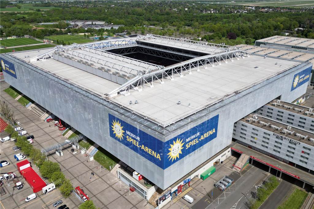 Spielorte der EM 2024: In diesen zehn Stadien wird gespielt Blick auf die Merkur Spiel-Arena in Düsseldorf, die während der EM 2024 den Namen Arena Düsseldorf trägt.