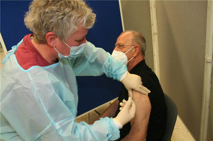 Für 150 Menschen aus Holzwickede bietet sich in der ersten Maiwoche eine Gelegenheit, bei einer größeren Impfaktion in der Hilgenbaumhalle gegen das Coronavirus geimpft zu werden. Anmelden darf sich aber nicht jeder.