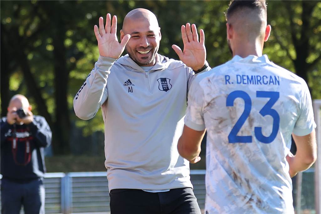 Westfalenliga 2: Trainergespann wechselt sofort in die Oberliga nach Mülheim Für Ahmet Inal (l) war der Trainer-Job bei YEG Hassel eine Herzensangelegenheit.