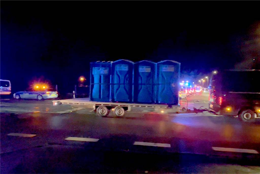 Atommüll-Testfahrt: Hunderte Polizisten schützen leeren Castor Mobile Toiletten im Castor-Einsatz