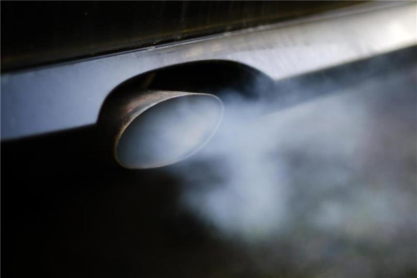 Für alte Diesel und Benziner drohen nicht nur in Deutschlands Zentren Fahrverbote, auch andere europäische Städte ergreifen Maßnahmen zur Luftreinhaltung. Foto: Ina Fassbender