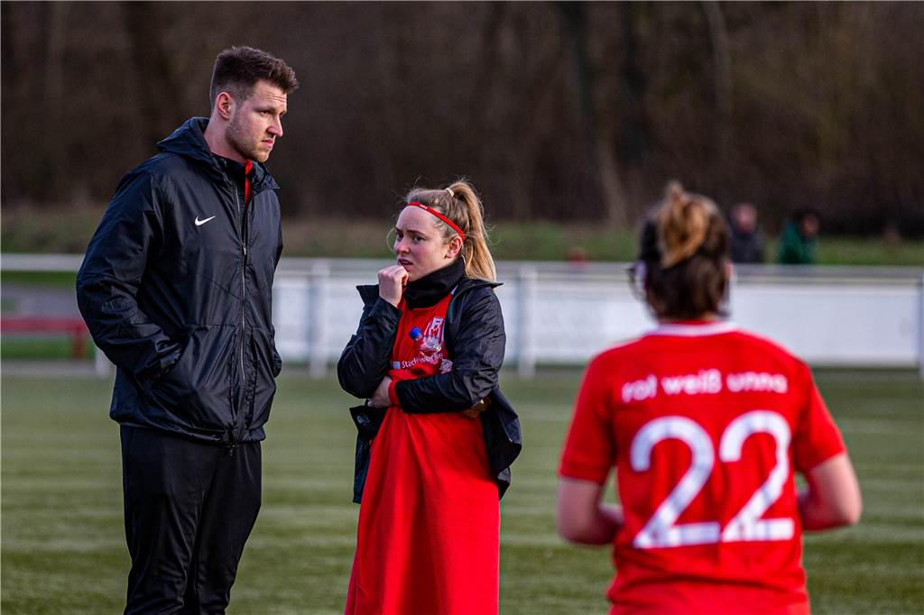 BVB kommt in der Meisterschaft zu RWU-Damen: „Das macht die Liga attraktiver“ Für Anna Koepe (r.) sind die Spiele gegen den BVB-Frauen noch in weiter Ferne.