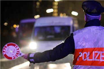 Für Autofahrer unter 21 und für Anfänger gilt die 0,0-Promillegrenze. Foto: Jörn Pollex/dpa