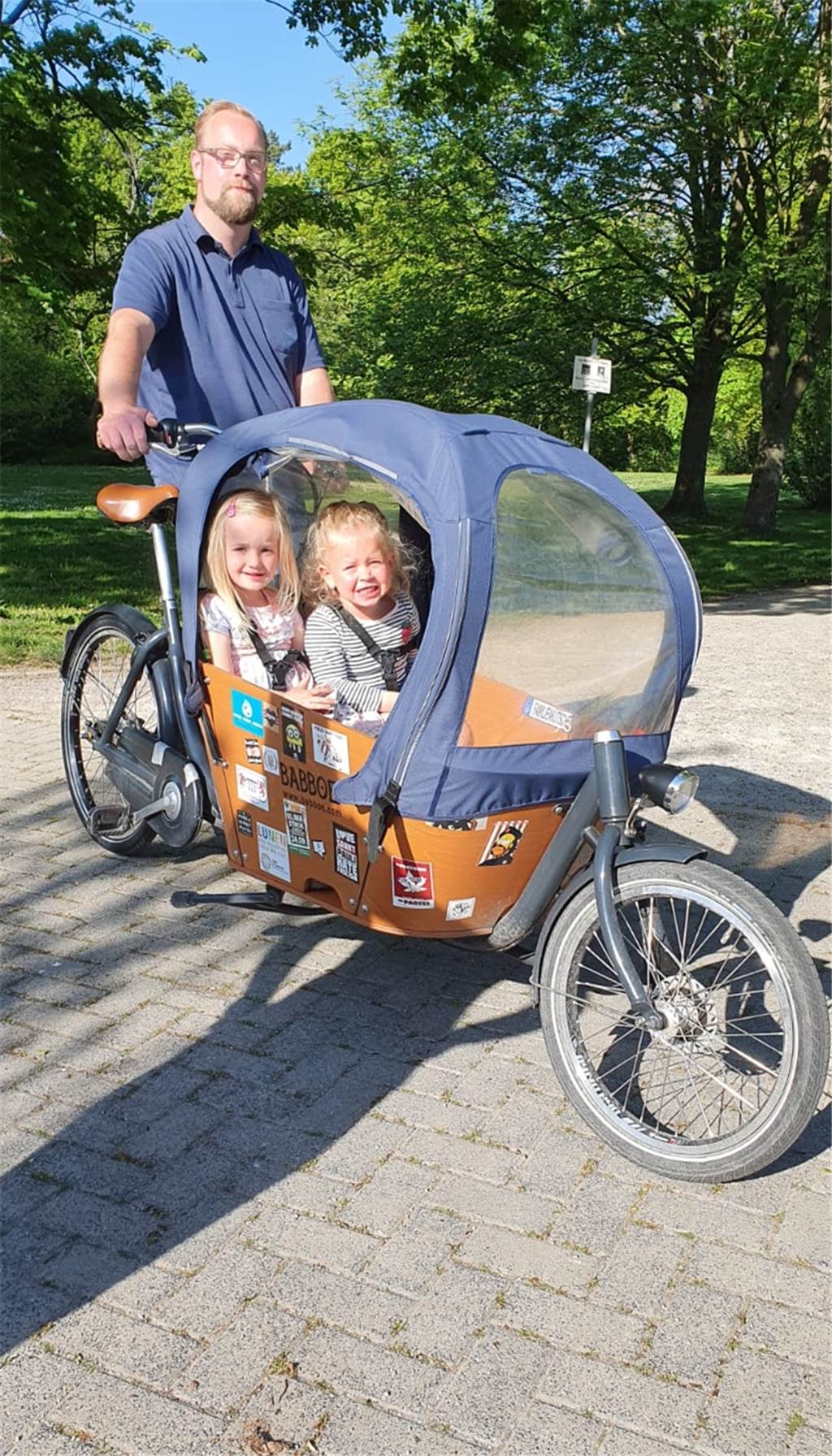 Lastenfahrräder im Trend: Lange Lieferzeiten für ein tolles Fahrgefühl Für Benedikt Wüstefeld ist das Lastenfahrrad nicht nur praktisch beim Einkaufen. Zusammen mit Tochter Lea (3) und ihrer Freundin Sophie (3) geht es auf Familienausflüge in Lünen.