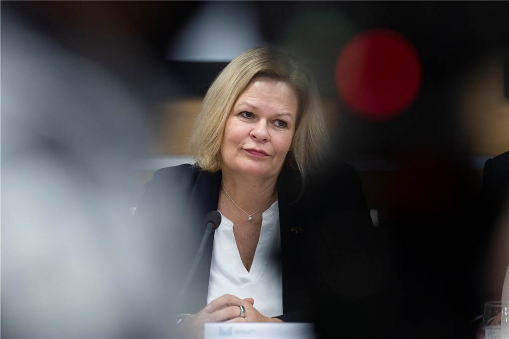 Nancy Faeser sprach im Herbst vor der Presse über die Sicherheitslage nach dem Krieg im Nahen Osten.