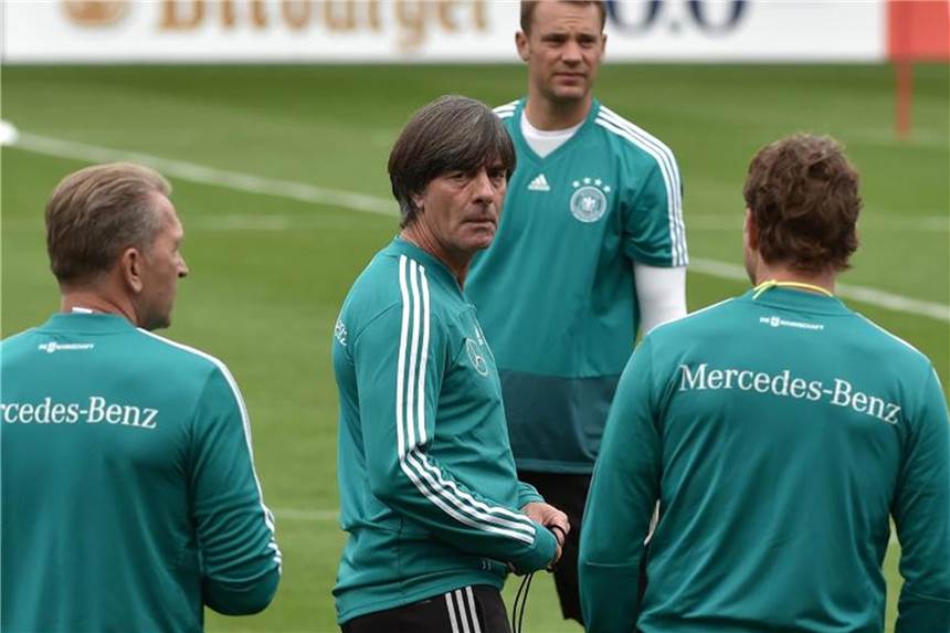 Duell gegen Frankreich: Neuer verspricht Wiedergutmachung Für das deutsche Team steht bei der Vorbereitung auf das Spiel gegen Frankreich die Abwehrarbeit im Fokus. Foto Angelika Warmuth Foto: Angelika Warmuth