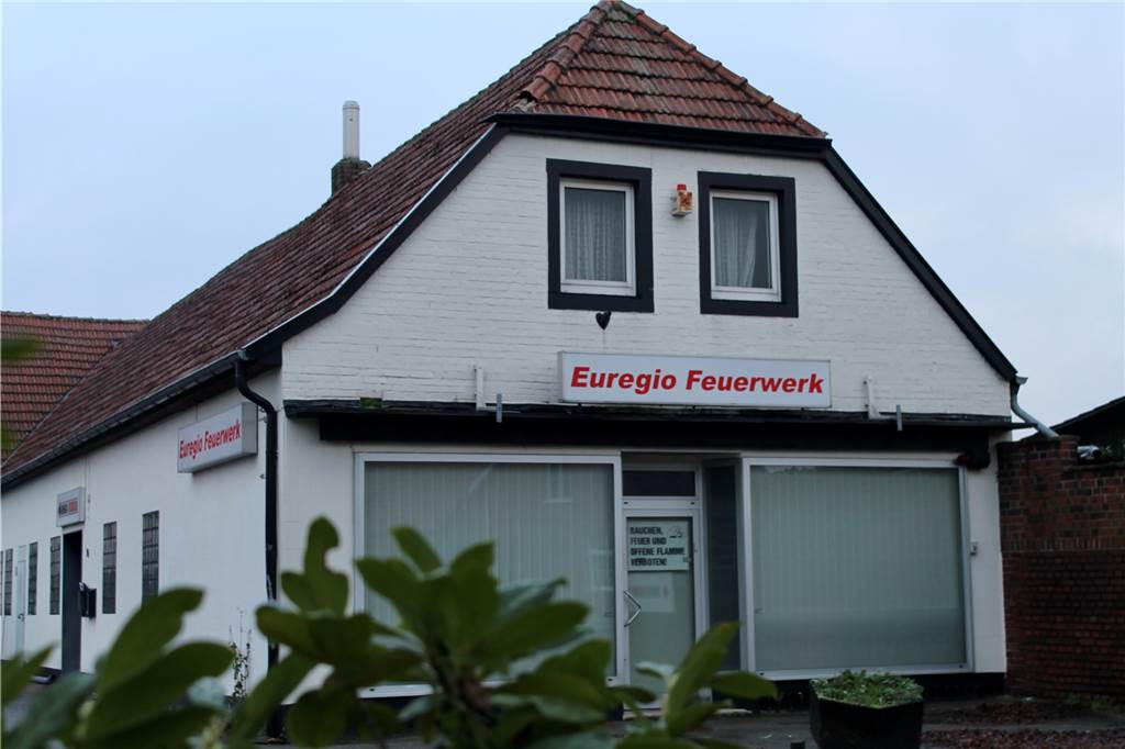 Volles Lager, leere Kasse: „Euregio Feuerwerk“ trifft Verkaufsverbot hart Für das Geschäft "Euregio Feuerwerk" an der Enscheder Straße in Alstätte sieht es momentan nicht gut aus. Normalerweise kaufen hier zur Hauptsaison viele Kunden Feuerwerkskörper für den Silvester-Abend.