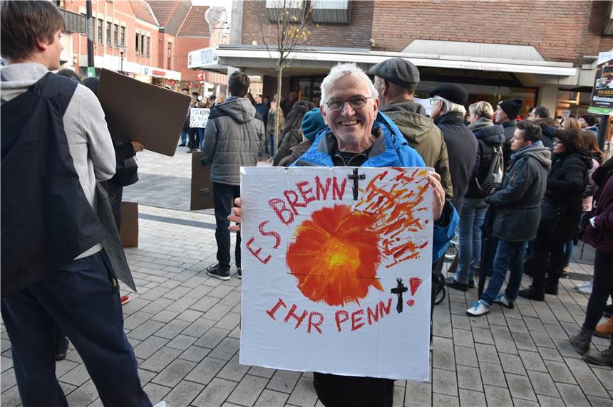 Für das Klima demonstrierten die Parents for Future in Werne. Mit dabei waren einige Plakate.