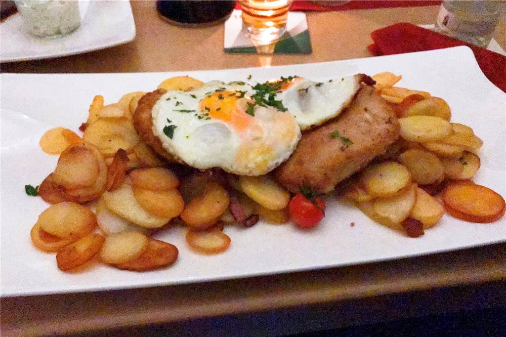 Meyerinks verwöhnen mit gutem Essen und ganz viel Herzlichkeit Für das Schnitzel Westfalia gabe es kleine Abstriche bei der Bewertung.