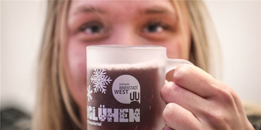 Neues Event im Rombergpark: „Adventszauber am Zoo“ feiert bald Premiere Für das Winterglühen am Vinckeplatz gab es bereits eigens gestaltete Tassen. Beim nächsten Winterglühen in Hombruch gibt es auch Tassen mit spezifischem Design.
