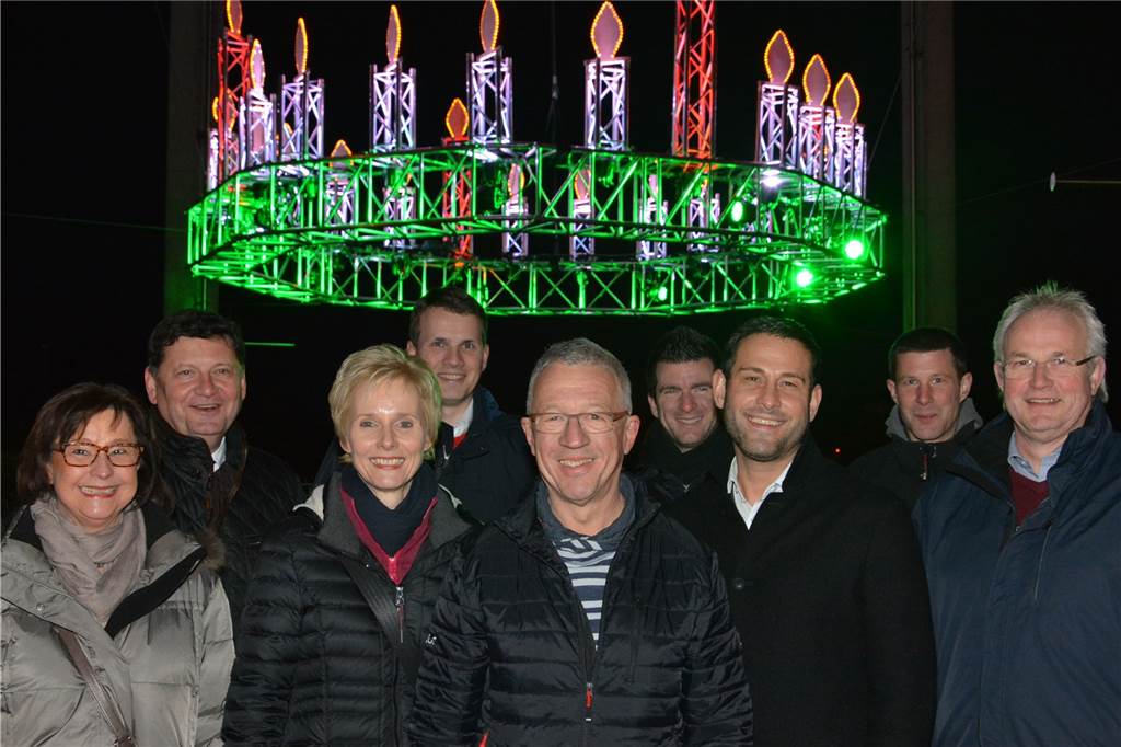 DIA-Vorsitzender Thomas Hein macht Schluss und rechnet ab Für den Adventskranz, der im vergangenen Winter erstmals am Recklinghäuser Tor leuchtete, ernteten die Interessengemeinschaft Altstadt und ihr Vorsitzender Thomas Hein (M.) viel Kritik.