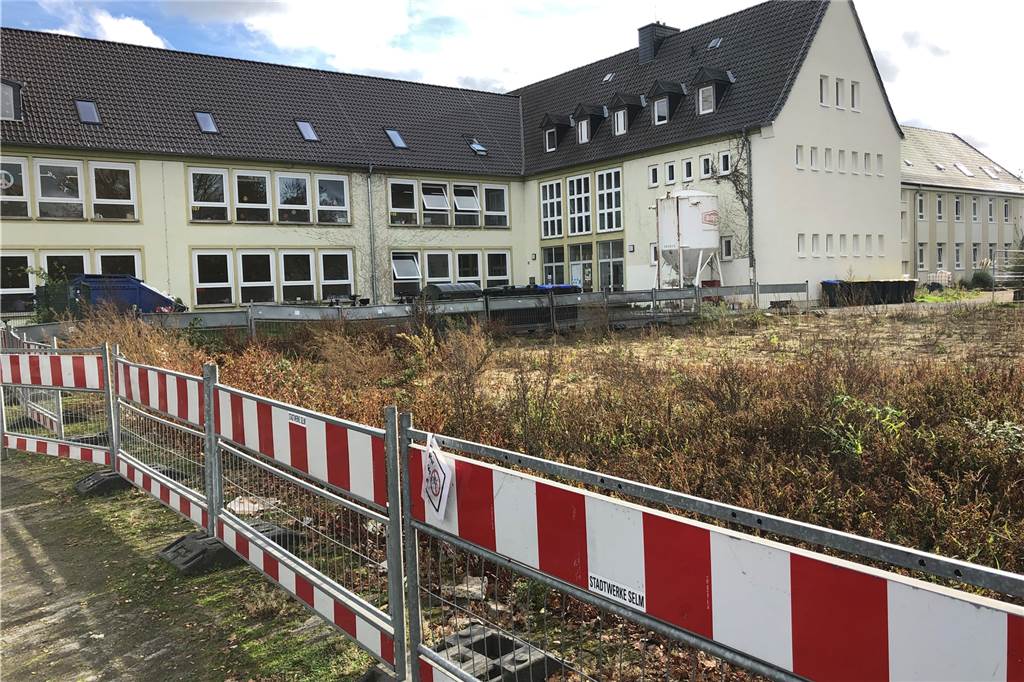 Rechtsanspruch auf Ganztagsbetreuung: Stadt Selm macht ihre Hausaufgaben Für den Anbau an der Overbergschule für die Ganztagsbetreuung liegt jetzt eine Teilbaugenehmigung vor. Für die anderen Grundschulstandorte in Selm wird eine Machbarkeitsstudie ausloten, wie der Rechtsanspruch auf einen OGS-Platz räumlich umzusetzen ist.