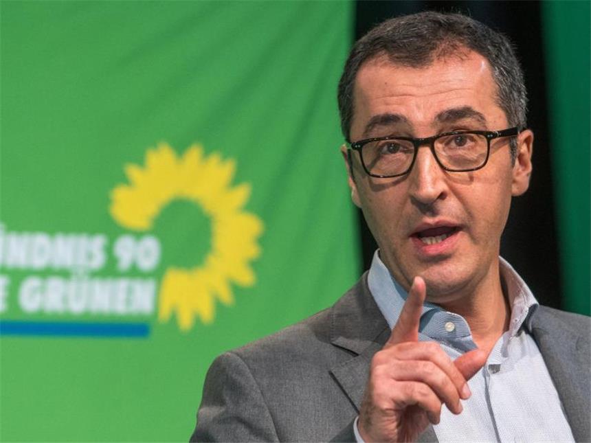 Für den Fall, dass die Grünen in den Koalitionsverhandlungen das Amt des Außenministers erhalten, gilt Parteichef Özdemir als Favorit. Foto: Armin Weigel