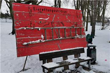 Für den Fall des Falles: die Eisrettungsstation im Stadtpark.