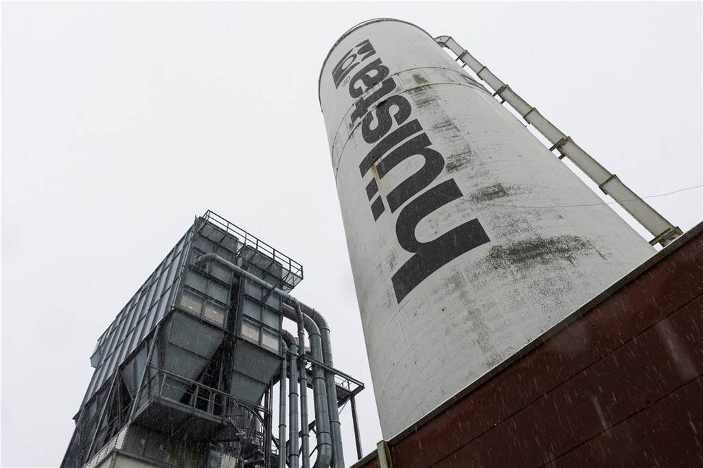 Hülsta-Hallen: Legdener Unternehmen übernimmt Areal bei Ottenstein Der Spänebunker an den Hülsta-Hallen
