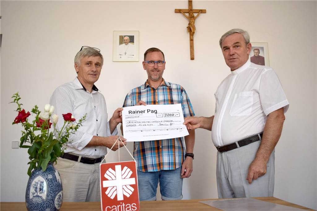 Für den guten Zweck: Rainer Pag spendete 7000 Euro an den Caritasverband, insgesamt hat er 12000 Euro gespendet.