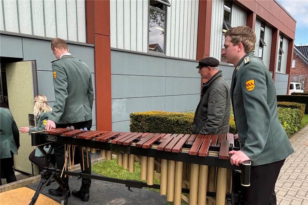 Flotte Flötenklänge und Marschgetrommel: Musizieren um den Grenzpokal Musiker und Instrumente
