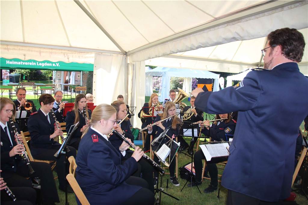 150 bewegte Jahre im Altenwohnheim St. Josef – von und für Menschen gestaltet Für den musikalischen Rahmen sorgte am Sonntag der Musikzug der Freiwilligen Feuerwehr Legden.