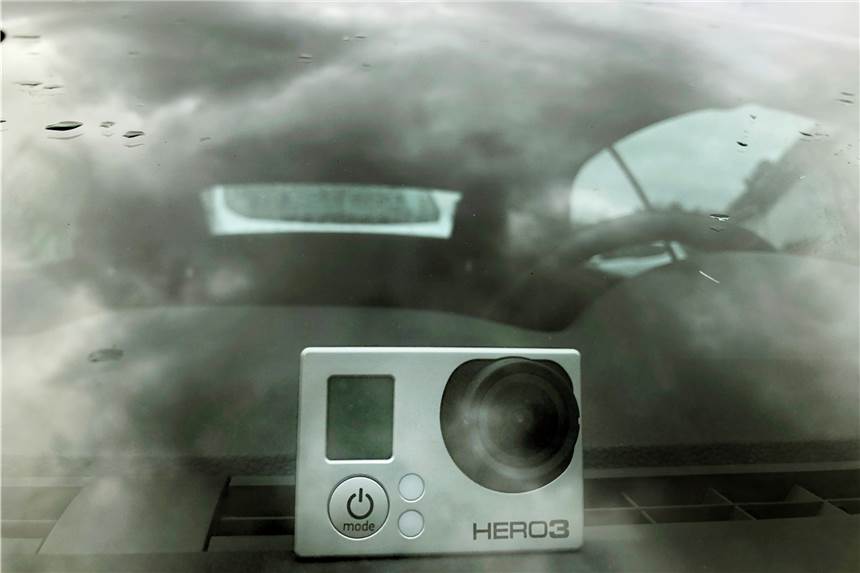 Wie die Polizei die Panzerfaust-Bande schnappte Für den nächsten Raubüberfall spionierten die Täter eine neue Geldtransporter-Firma aus. Dafür versteckten sie eine GoPro-Kamera in einem Auto.