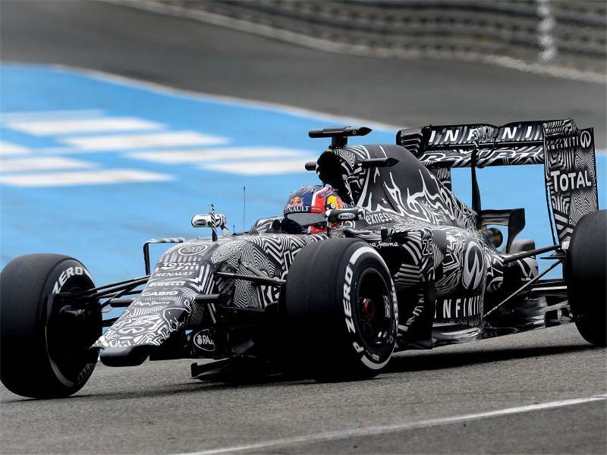 Hamilton von Wasser-Leck gestoppt - Vettel Schnellster Für den Russen Daniil Kwjat wurde im Red Bull Racing keine einzige Runde notiert. Foto: Peter Steffen