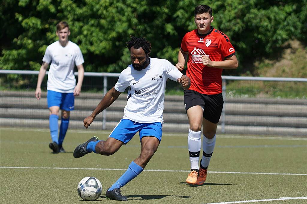 Sebastian Tyrala lobt Bezirksliga-Neuzugang: Youngster beeindruckt in wenigen Minuten als Joker Für den TuS Körne erzielte Emir Emi Hajdari (r.) in der vergangenen Spielzeit 22-Saisontreffer.