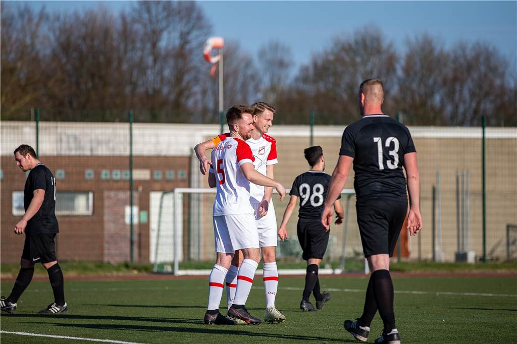 Bessere Rückrunde als VfL Kamen: Hammer Verein könnte in Kreisliga A nun das Rennen machen Für den TuS Uentrop gab es in der vergangenen Rückrunde viel zu bejubeln. Hier freut sich Mike Wessel über einen Treffer gegen den VfK Weddinghofen.