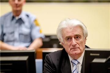 Für den Völkermord in Srebrenica im Osten Bosniens hat das UN-Kriegsverbrechertribunal in Den Haag den ehemaligen bosnischen Serbenführer Radovan Karadzic (70) schuldig gesprochen und zu insgesamt 40 Jahren Gefängnis verurteilt.