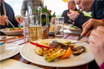 Für die Außengastronomie braucht man ab Freitag in den Kreisen Wesel und Borken keine negativen Tests mehr.