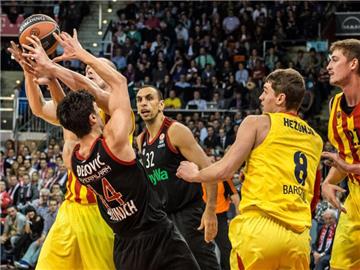 Für die Bayern um Nihad Djedovic (2.v.l.) und Yassin Idbihi (M.) war gegen Barcelona nicht viel zu holen. Foto: Nicolas Armer