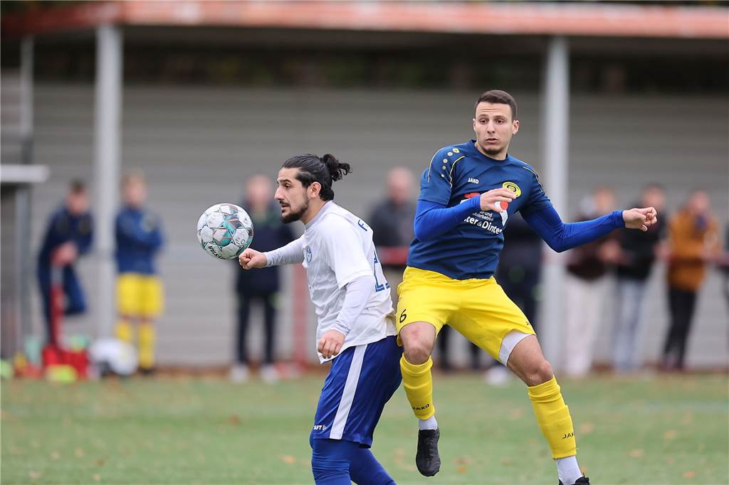 Für die Bezirksliga-Fußballer des FC Castrop-Rauxel läuft es nach zuletzt einer Niederlage und einem Unentschieden wieder rund. Das Team von FC-Trainer Michael Wurst gewann am Sonntag (6. November) das Derby gegen die Spvg Schwerin (13.) mit 4:1 (1:0) und festigte Rang drei.