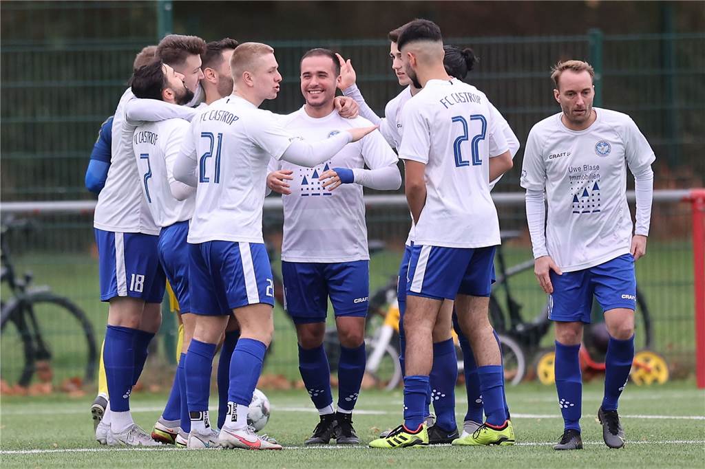 Für die Bezirksliga-Fußballer des FC Castrop-Rauxel läuft es nach zuletzt einer Niederlage und einem Unentschieden wieder rund. Das Team von FC-Trainer Michael Wurst gewann am Sonntag (6. November) das Derby gegen die Spvg Schwerin (13.) mit 4:1 (1:0) und festigte Rang drei.