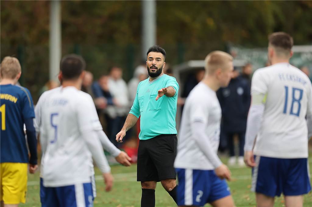 Für die Bezirksliga-Fußballer des FC Castrop-Rauxel läuft es nach zuletzt einer Niederlage und einem Unentschieden wieder rund. Das Team von FC-Trainer Michael Wurst gewann am Sonntag (6. November) das Derby gegen die Spvg Schwerin (13.) mit 4:1 (1:0) und festigte Rang drei.