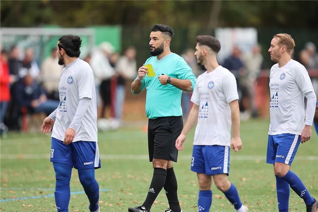 Für die Bezirksliga-Fußballer des FC Castrop-Rauxel läuft es nach zuletzt einer Niederlage und einem Unentschieden wieder rund. Das Team von FC-Trainer Michael Wurst gewann am Sonntag (6. November) das Derby gegen die Spvg Schwerin (13.) mit 4:1 (1:0) und festigte Rang drei.