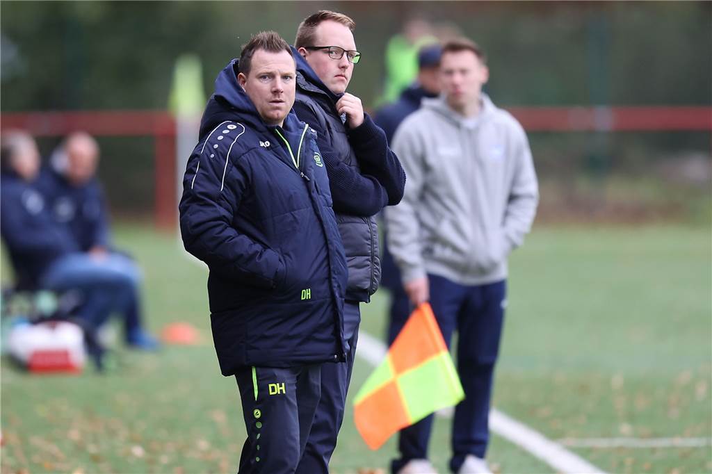 Für die Bezirksliga-Fußballer des FC Castrop-Rauxel läuft es nach zuletzt einer Niederlage und einem Unentschieden wieder rund. Das Team von FC-Trainer Michael Wurst gewann am Sonntag (6. November) das Derby gegen die Spvg Schwerin (13.) mit 4:1 (1:0) und festigte Rang drei.