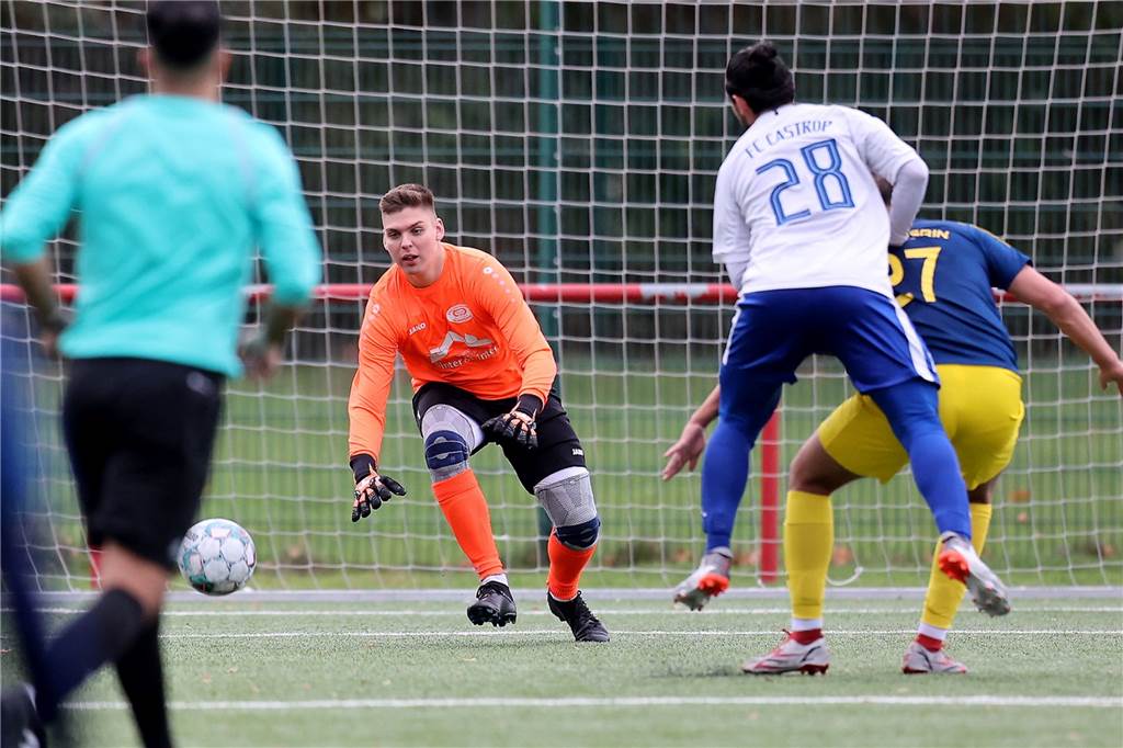 Für die Bezirksliga-Fußballer des FC Castrop-Rauxel läuft es nach zuletzt einer Niederlage und einem Unentschieden wieder rund. Das Team von FC-Trainer Michael Wurst gewann am Sonntag (6. November) das Derby gegen die Spvg Schwerin (13.) mit 4:1 (1:0) und festigte Rang drei.