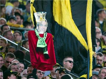 Für die BVB-Fans ist Jürgen Klopp der König. Foto: Bernd Thissen