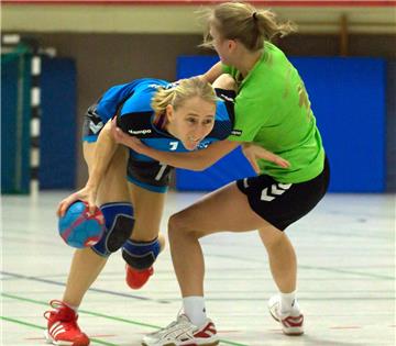 Für die dienstälteste DHG-Spielerin Martina Korte (l.) steht am Samstag in der Hamalandhalle das letzte Heimspiel an. 