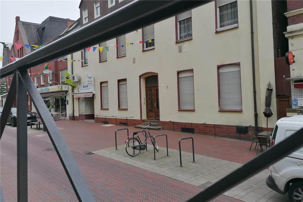 Dufkampquartier/Alte Vikarie: Zurückhaltung bei potenziellen Investoren Für die Entwicklung des Abschnitts zwischen Deutscher Bank und Haus Hakenfort hat ein Eigentumswechsel bei diversen Gebäudeeinheiten an der Dufkampstraße für eine neue Entwicklungsperspektive gesorgt.
