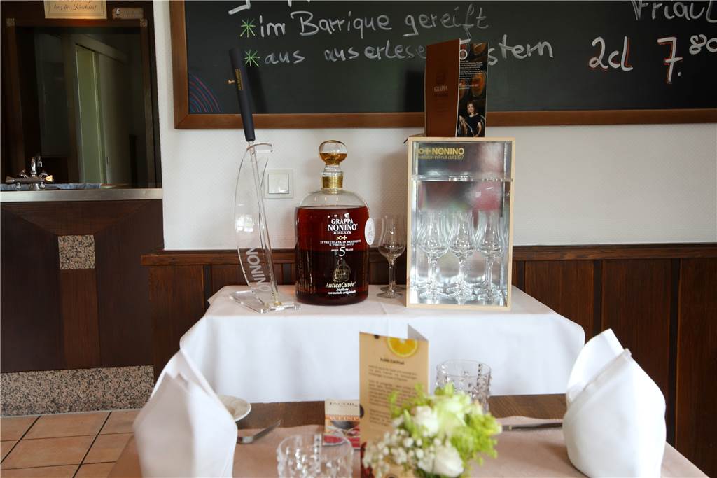 Für die große Flasche Grappa gibt es einen eigene Pipette.