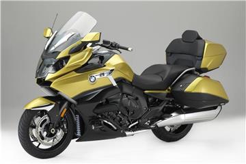 Für die große Reise: Die BMW K 1600 Grand America kommt 2018 zu Preisen ab 25 070 Euro auf den Markt. Foto: Arnold Debus/BMW/dpa
