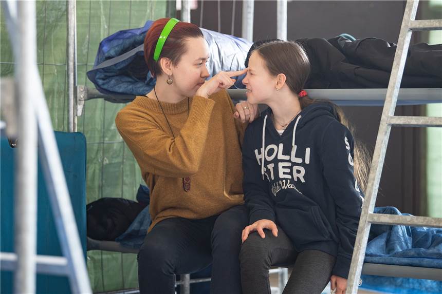 1.348 Flüchtlinge im Kreis registriert – Beratung wird angeboten Für die Kinder und Jugendlichen, die aus der Urkaine geflüchtet sind, sei neben dem Ankommen im sicheren Kreis Borken die verlässliche Bindung zu ihren Eltern oder anderen vertrauten Bezugspersonen der wichtigste Schutz, betont der Kreis Borken .