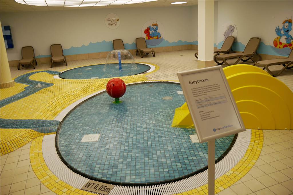 Für die Kleinsten: Das Babybecken ist 32 Grad warm und maximal 20 Zentimeter tief.