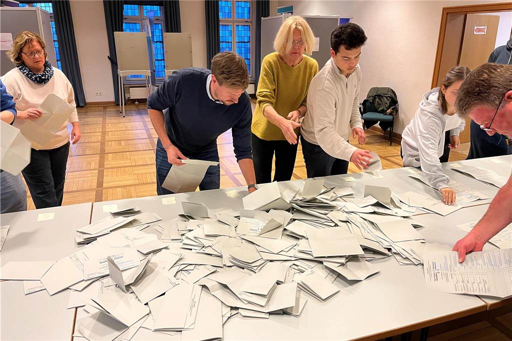 Nach der Wahl ist vor der Wahl: Stadt Haltern sucht wieder Wahlhelfer Für die Kommunalwahl braucht die Stadt Haltern wieder rund 300 Wahlhelfer