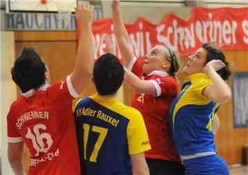 Für die Korfballer des Titelverteidigers KV Adler Rauxel (blau-gelbe Trikots) und die des Schweriner KC (rote Trikots) beginnt am Sonntag, 4. September, die Meisterschaft in der Regionalliga.