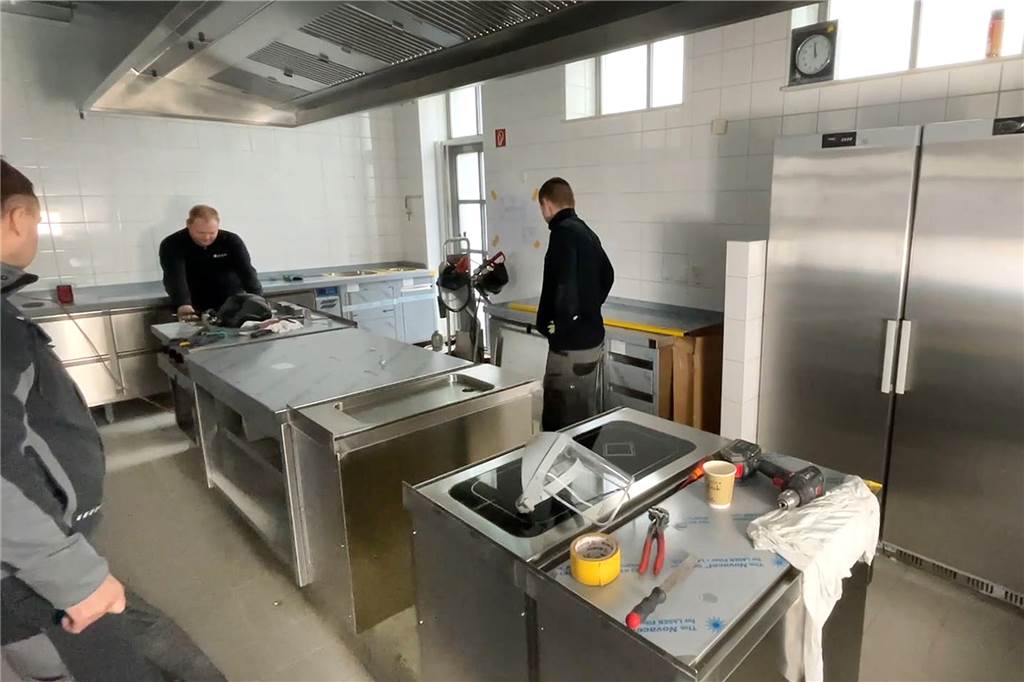 Neues Restaurant „Pier 47“ in der Marina steht kurz vor der Eröffnung Für die Küche suchen die Gastronomen noch einen Koch.