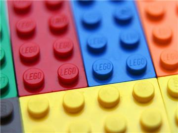 Für die Lego-Gruppe arbeiten über 15 000 Menschen. Foto: Roland Weihrauch