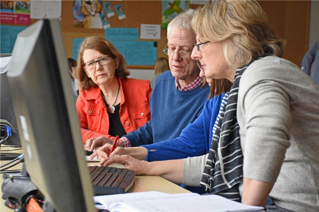 Wie die Gesamtschule Nordkirchen digitaler wird und mit welchen Problemen sie dabei kämpft Für die Lehrer stellen häufig ganz alltägliche Probleme mit der Technik Hürden dar: Nicht immer laufen zum Beispiel die Präsentationen für den Unterricht so, wie sie sollen.