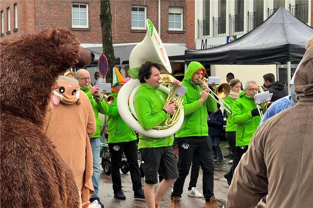 Für die musikalische Begleitung des Umzugs sorgte unter anderem eine Musikkapelle aus dem niederländischen Winterswijk.